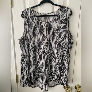 AVENUE Black/White Tiered Ruffled Sleeveless Blouse Size 22-24 - Pre-Owned